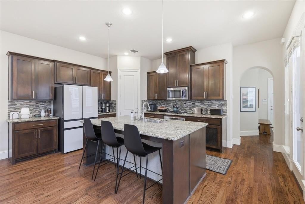 775 Cameron Ct - Photo 7 of 32