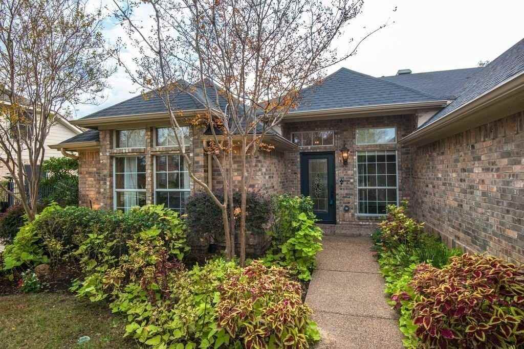 725 Saxon Trl - Photo 2 of 34