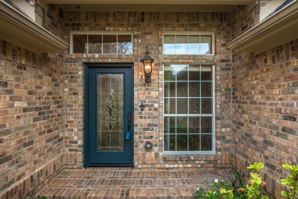 725 Saxon Trl - Photo 3 of 34