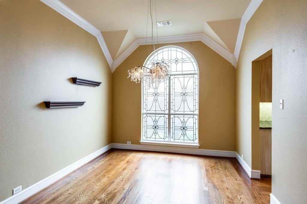 725 Saxon Trl - Photo 6 of 34