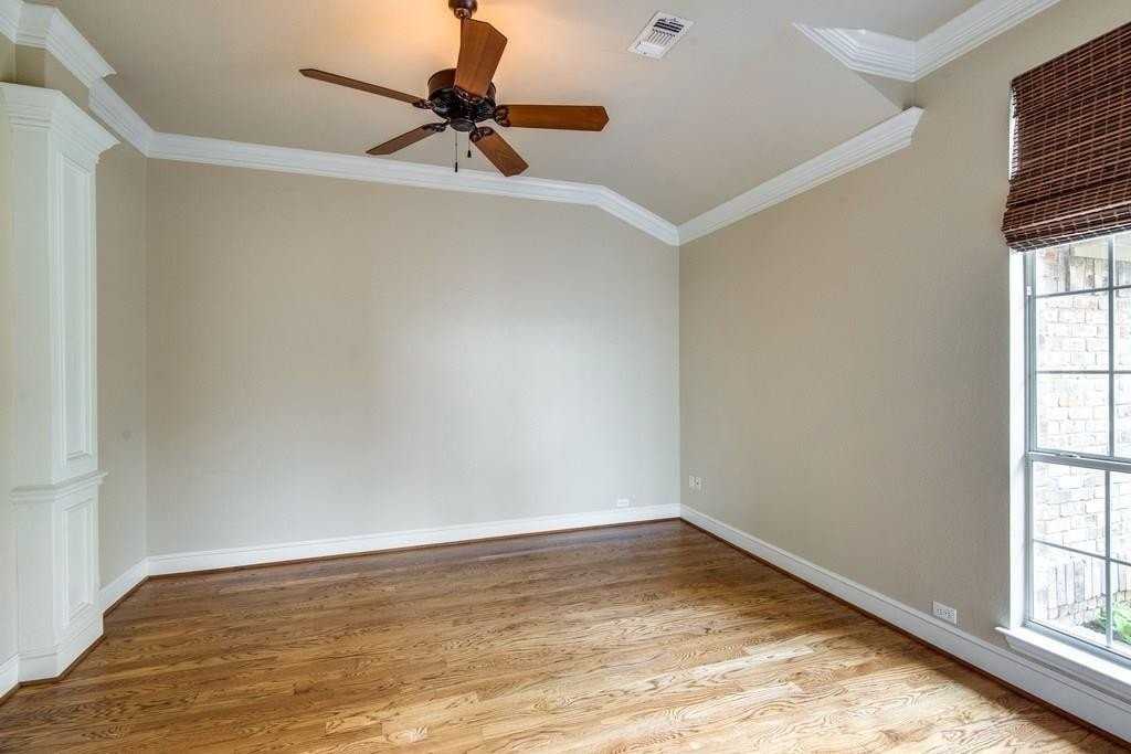 725 Saxon Trl - Photo 7 of 34