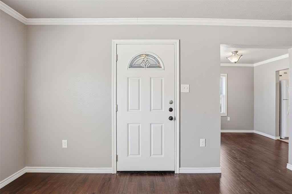 3201 Mccart Ave - Photo 6 of 35