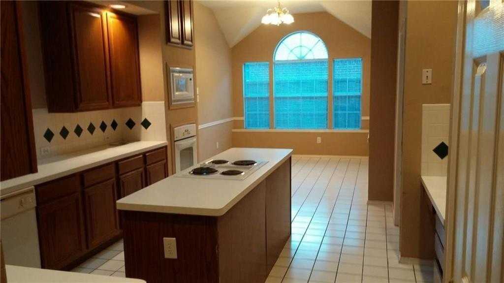 10213 Mallory Dr - Photo 4 of 14