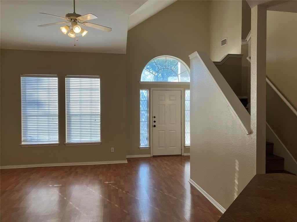 509 Creekview Dr - Photo 2 of 17