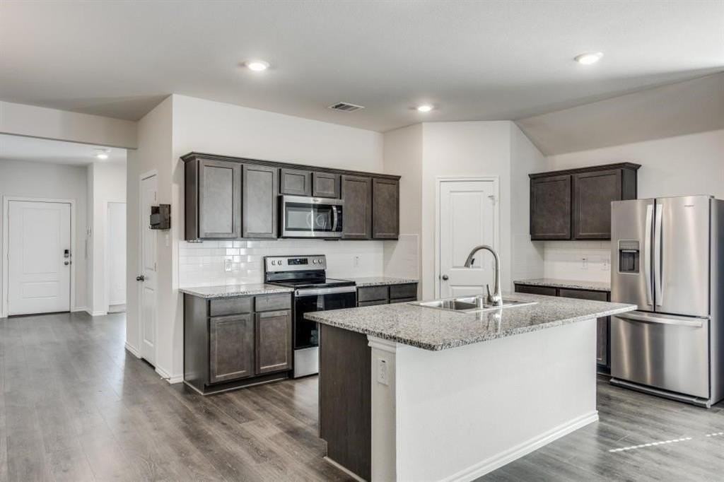 2801 Royal Acres - Photo 2 of 12