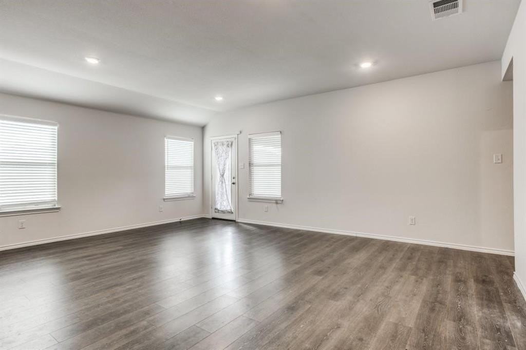 2801 Royal Acres - Photo 4 of 12