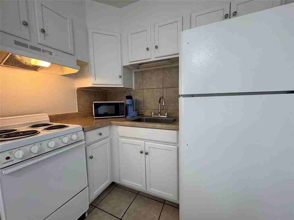 1415 Sewell St #11 - Photo 5 of 9