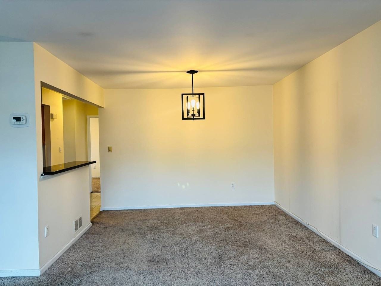 220 Mountainview Ave - Photo 3 of 5