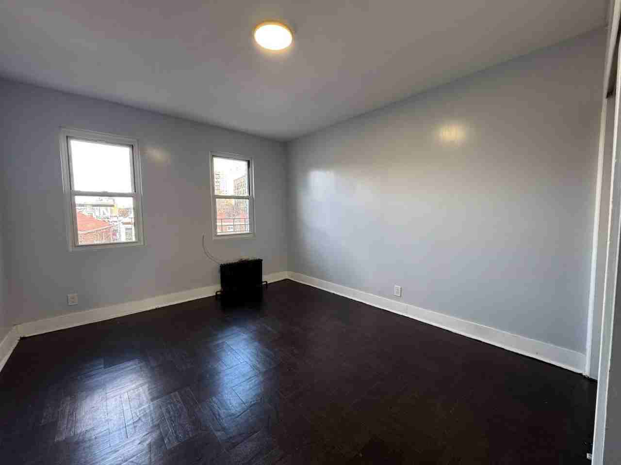 1254 White Plains Rd - Photo 5 of 11