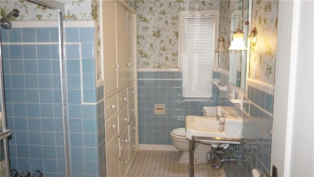 1127 Glenwood Ave - Photo 2 of 14