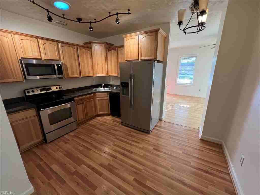 1410 Seaboard Ave - Photo 5 of 7