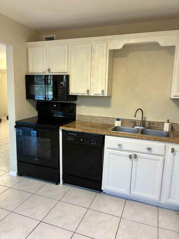 98 Capri C - Photo 4 of 14