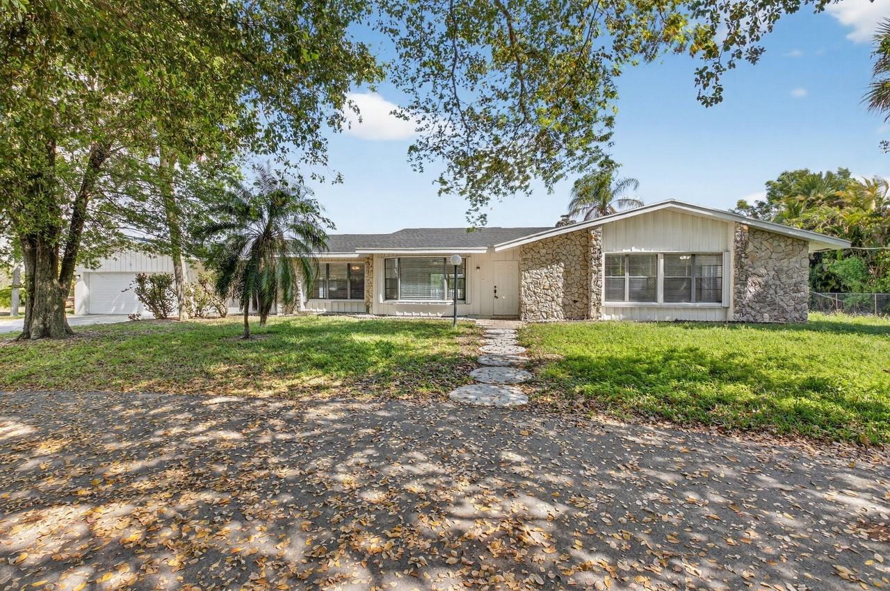 10157 La Reina Rd - Photo 4 of 50