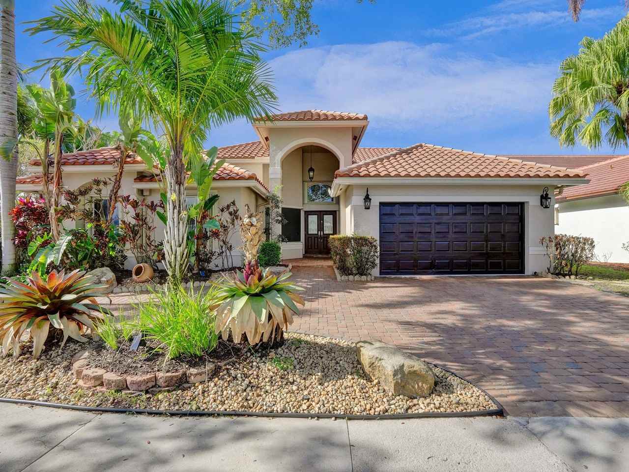 762 Crescent Way - Photo 2 of 40