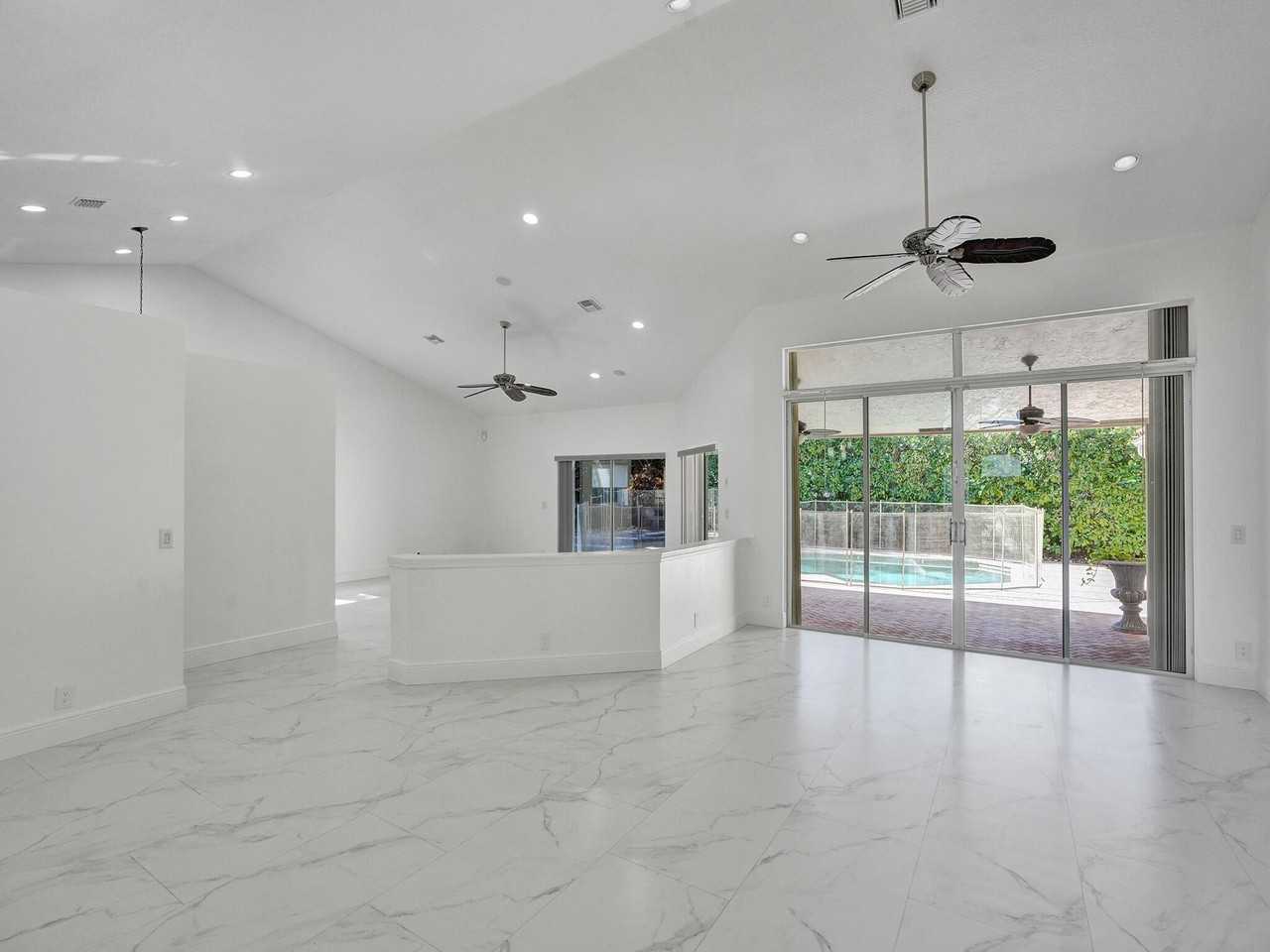 762 Crescent Way - Photo 3 of 40