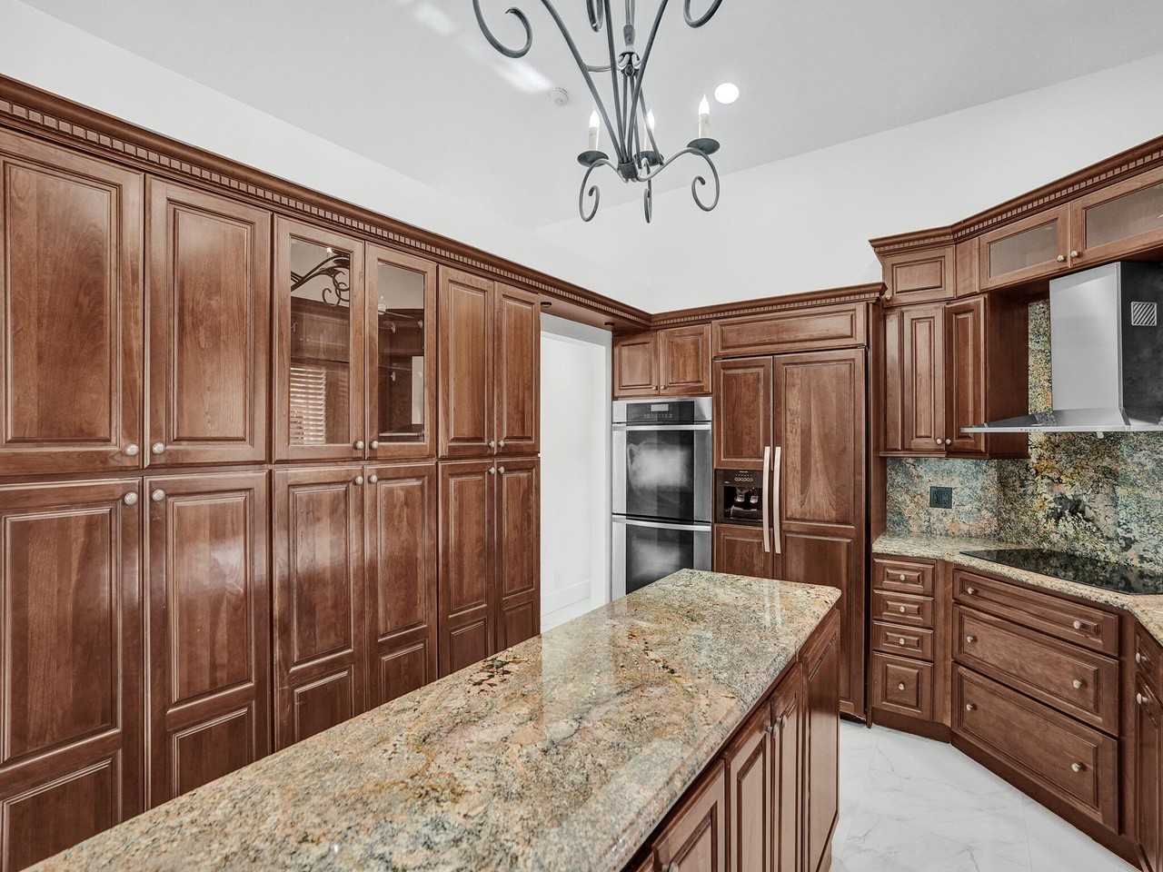 762 Crescent Way - Photo 5 of 40