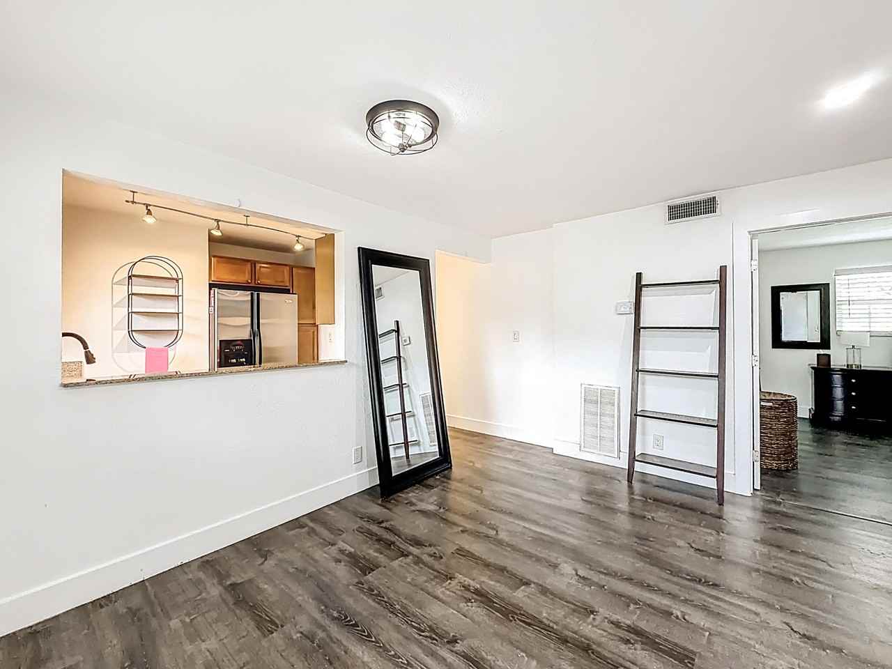 305 Se 11th Ave #D - Photo 7 of 25
