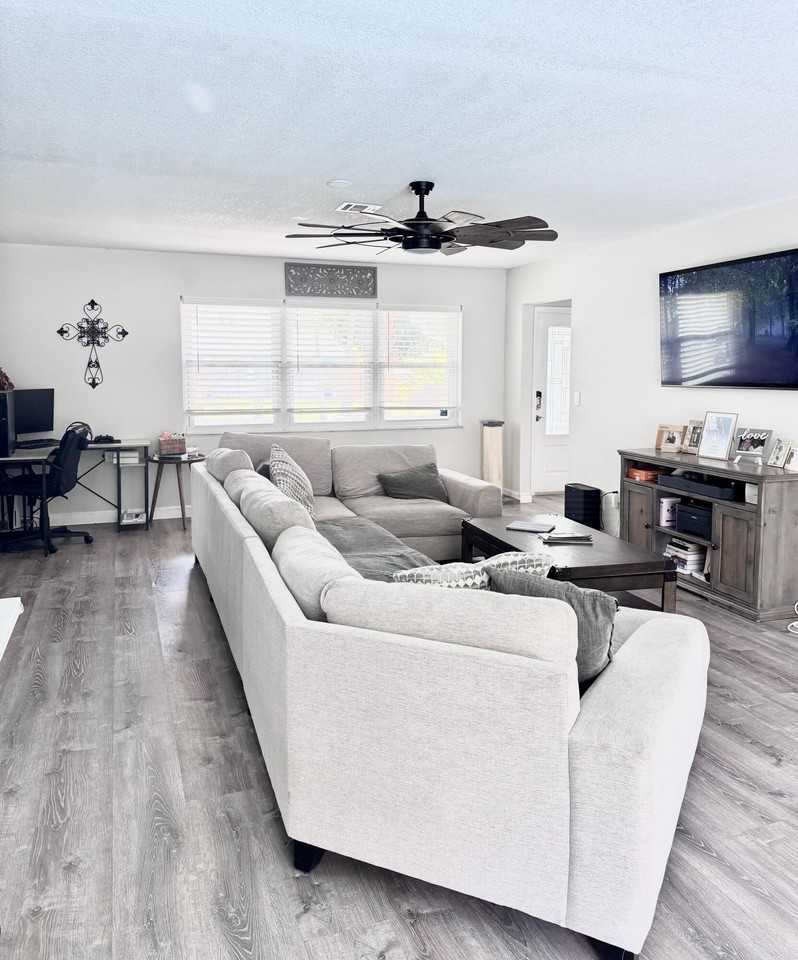 1703 Ne 25th Ter - Photo 6 of 21