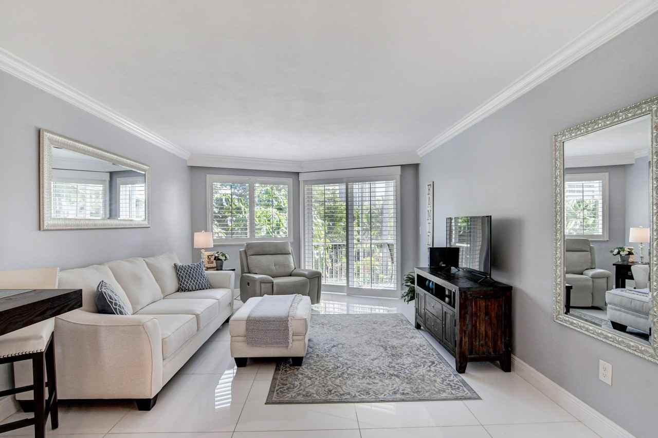 2730 Banyan Rd Apt 26 - Photo 4 of 23