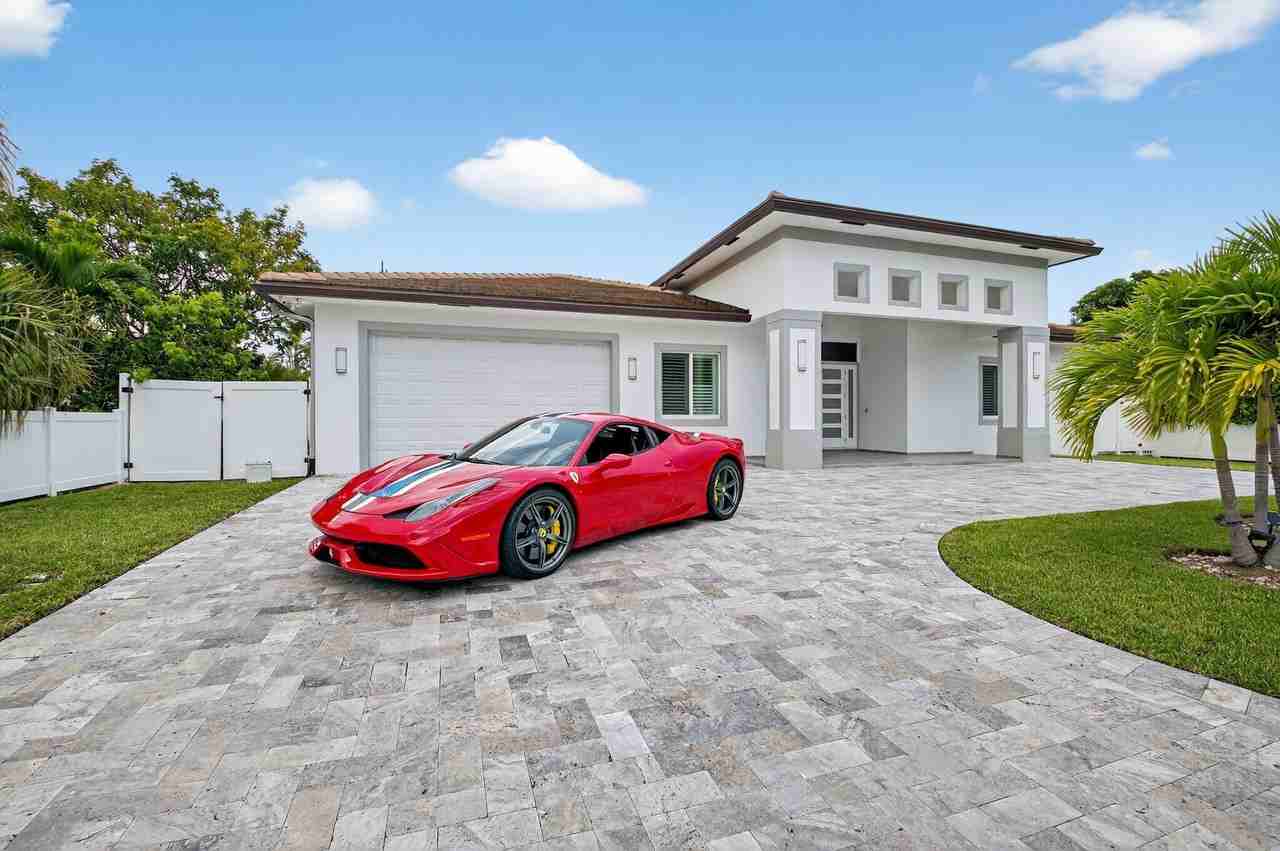 711 Ne 6th St - Photo 2 of 50