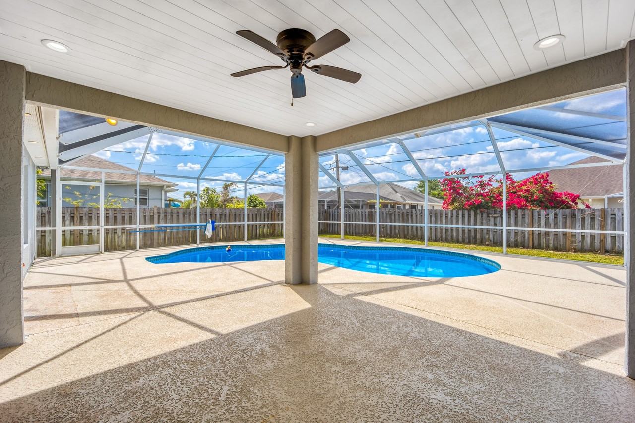 2544 Sw Deckard St - Photo 2 of 23