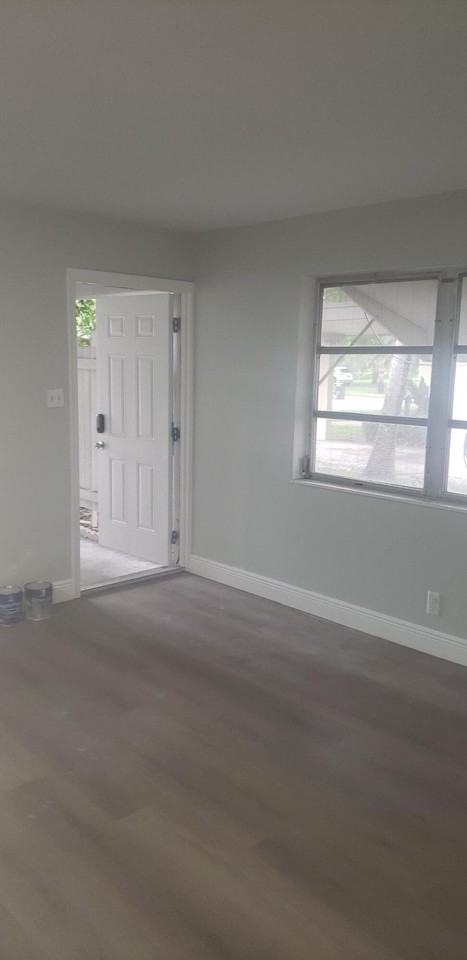 4444 Golfers Cir W - Photo 3 of 12