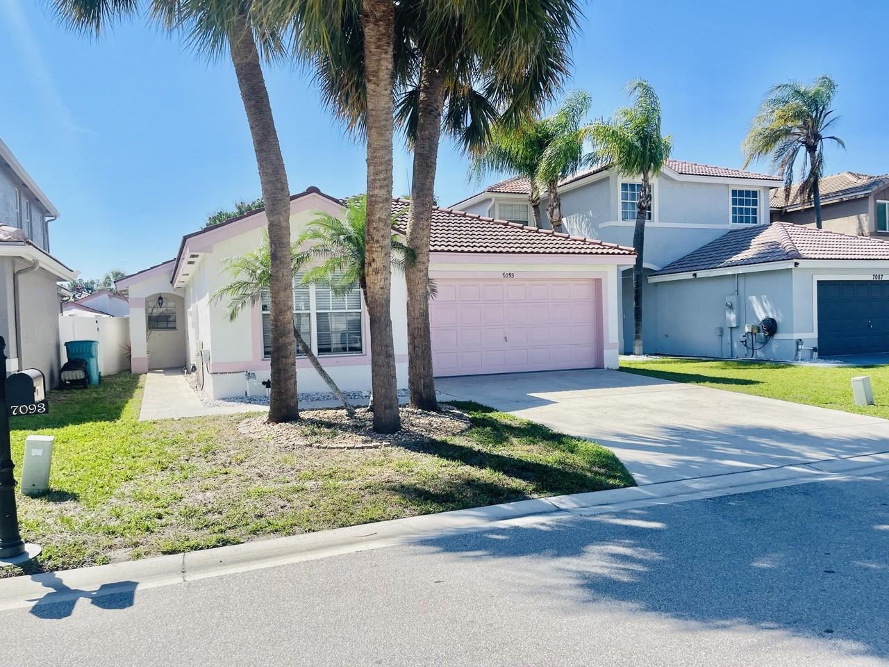 7093 Middlebury Dr Unit 7093 - Photo 4 of 25