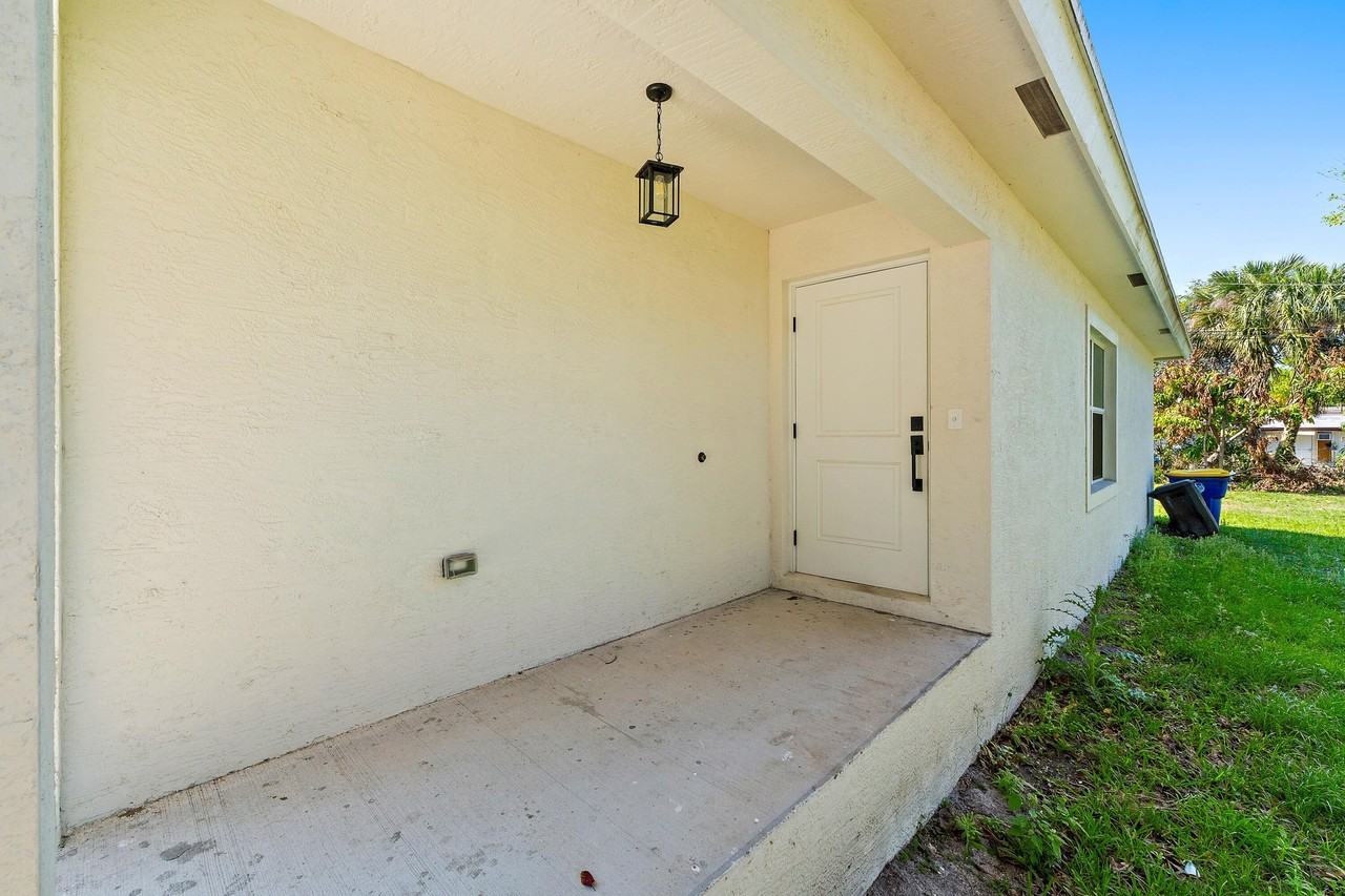 3003 Se Fairmont St - Photo 6 of 32