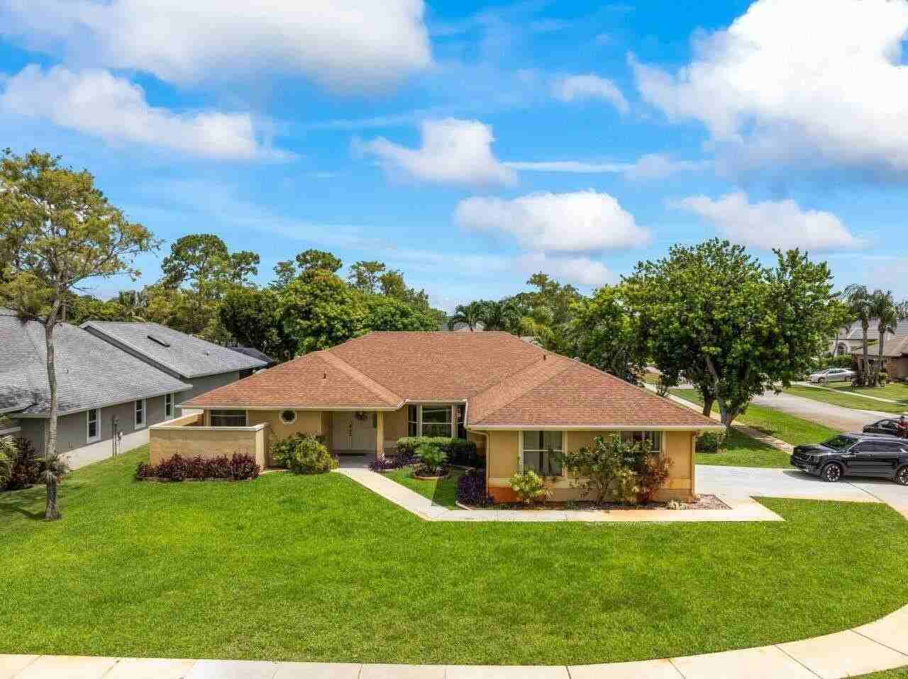 13679 Callington Dr - Photo 2 of 35