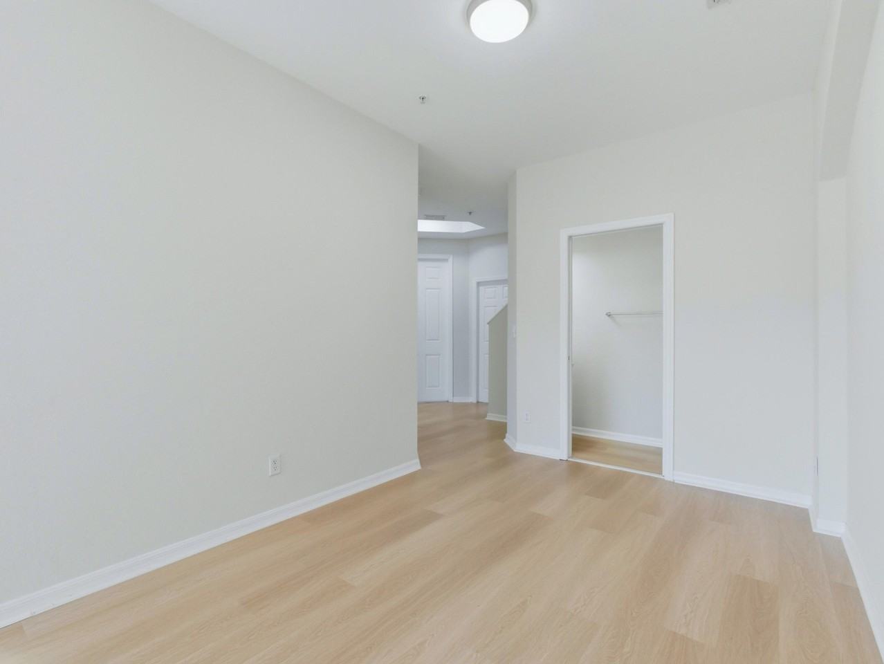 978 Pipers Cay Dr - Photo 7 of 41