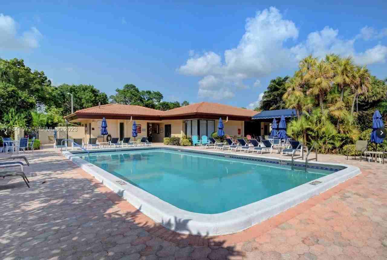 21785 Cypress Dr Apt 46c - Photo 3 of 8