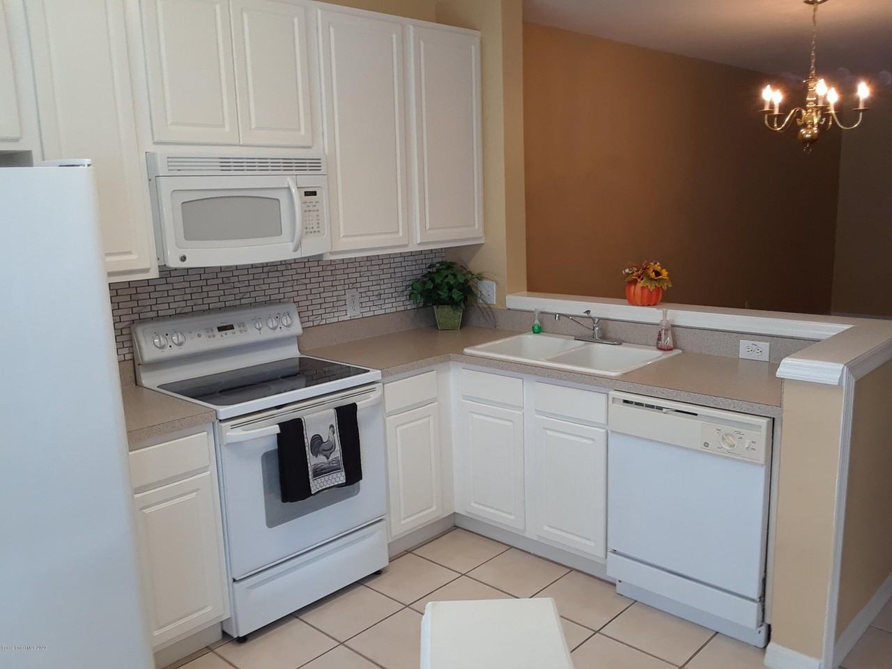 1359 Hampton Park Ln - Photo 2 of 15