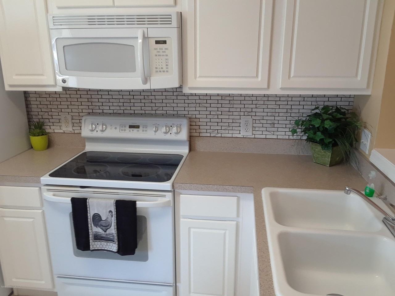 1359 Hampton Park Ln - Photo 3 of 15