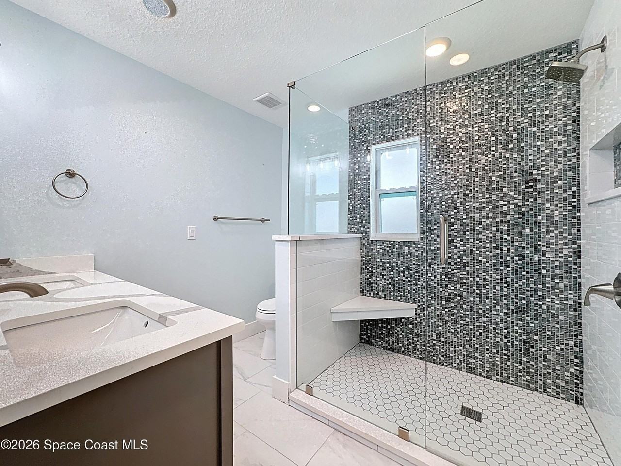 1707 Shore Dr - Photo 5 of 42