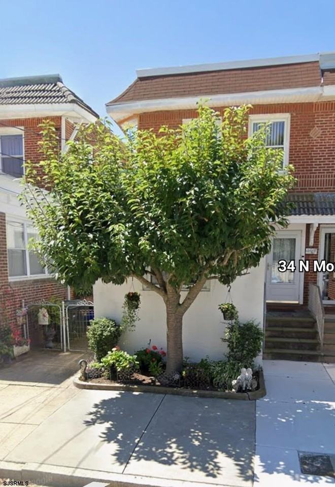 34 N Montgomery Ave - Photo 2 of 27