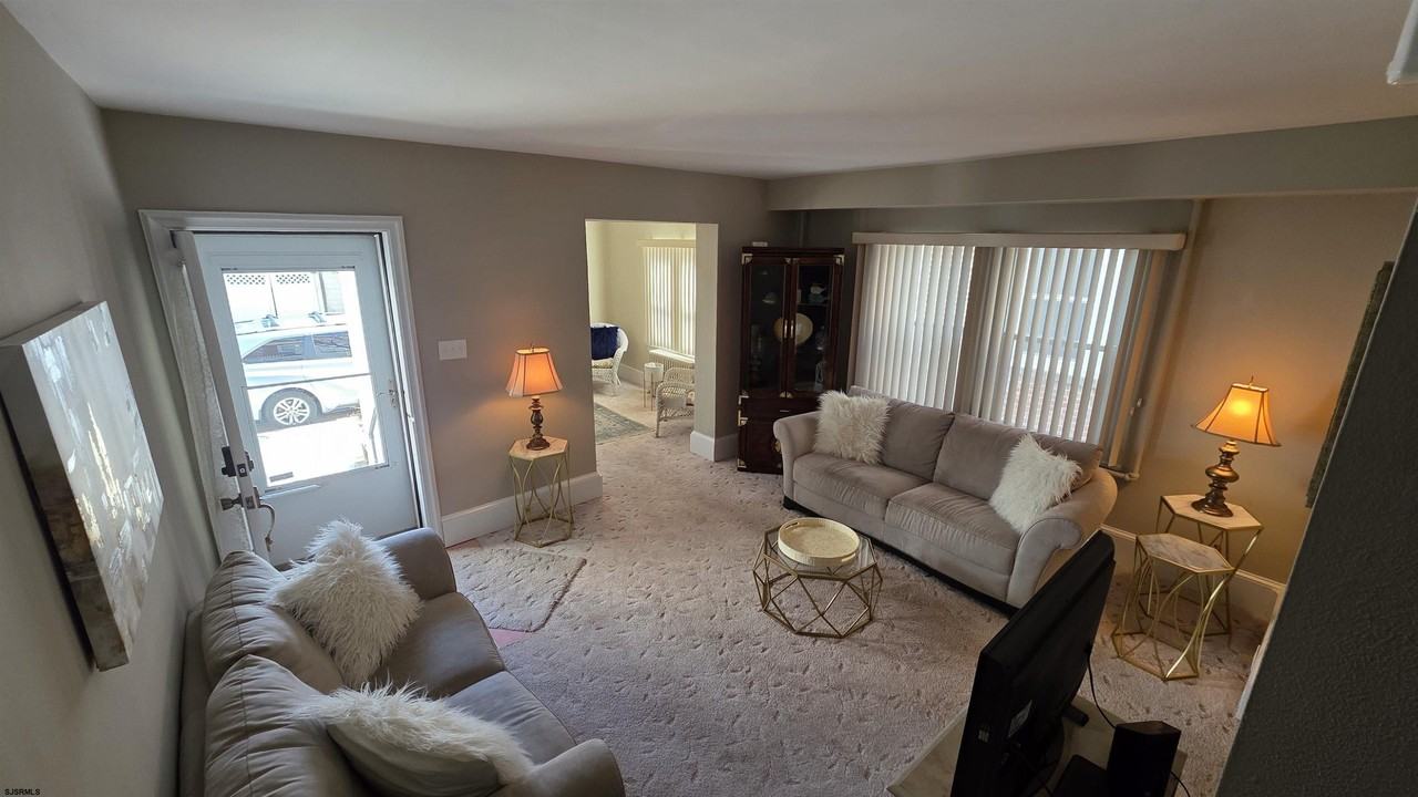 34 N Montgomery Ave - Photo 3 of 27