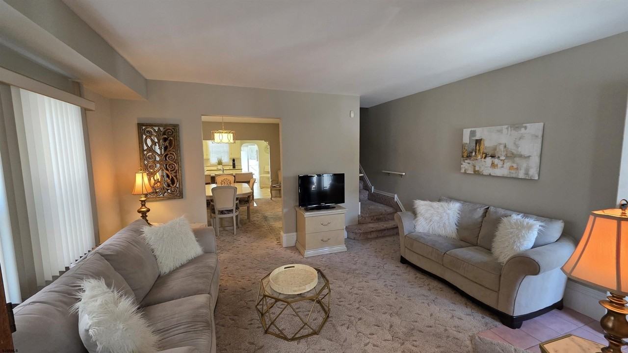 34 N Montgomery Ave - Photo 4 of 27