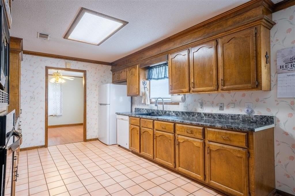 1317 Waverly St - Photo 6 of 21