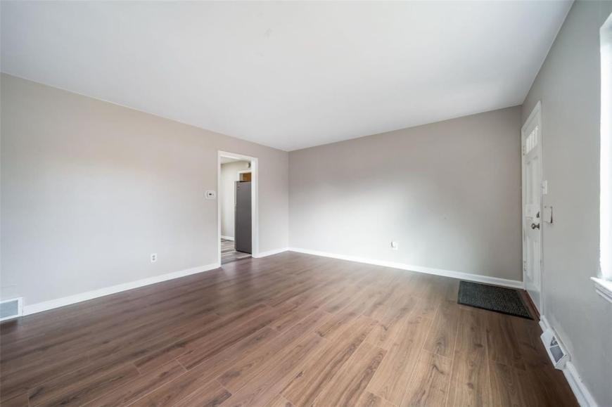 1081 Elmira St - Photo 4 of 10