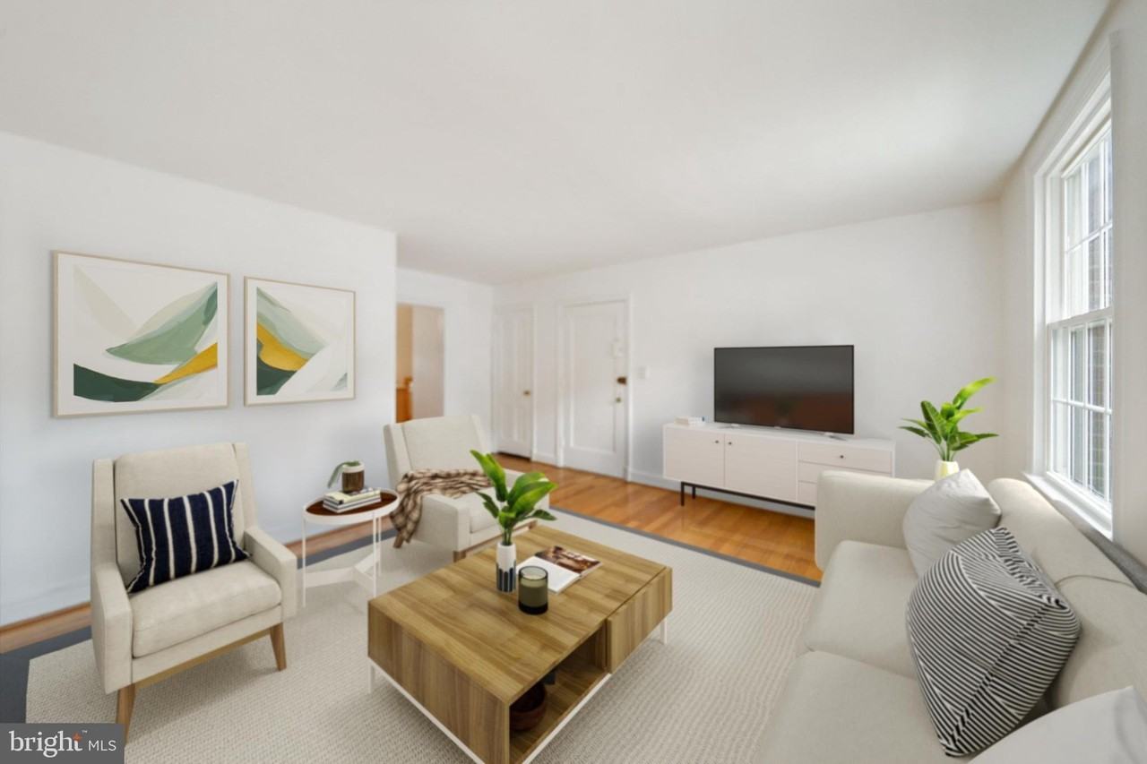 2714 Ordway St Nw Apt 1 - Photo 3 of 10