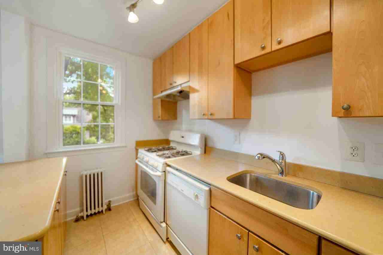 2714 Ordway St Nw Apt 1 - Photo 5 of 10