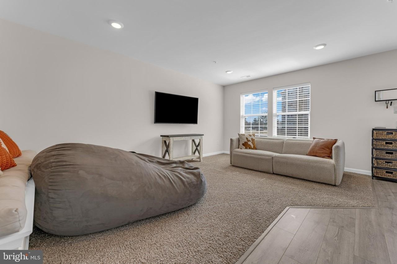 8805 Mimosa Ave - Photo 7 of 35