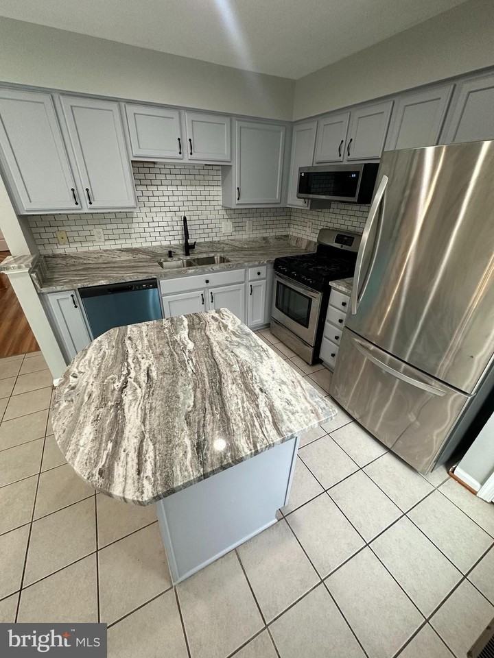 12705 Town Center Way - Photo 5 of 37