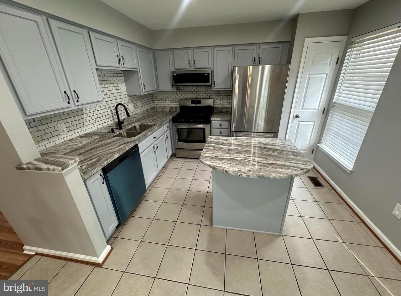 12705 Town Center Way - Photo 6 of 37