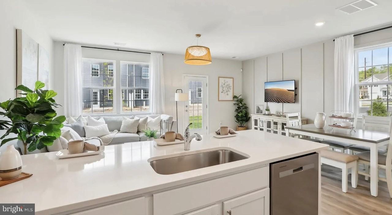 159 Corolla Dr - Photo 2 of 26