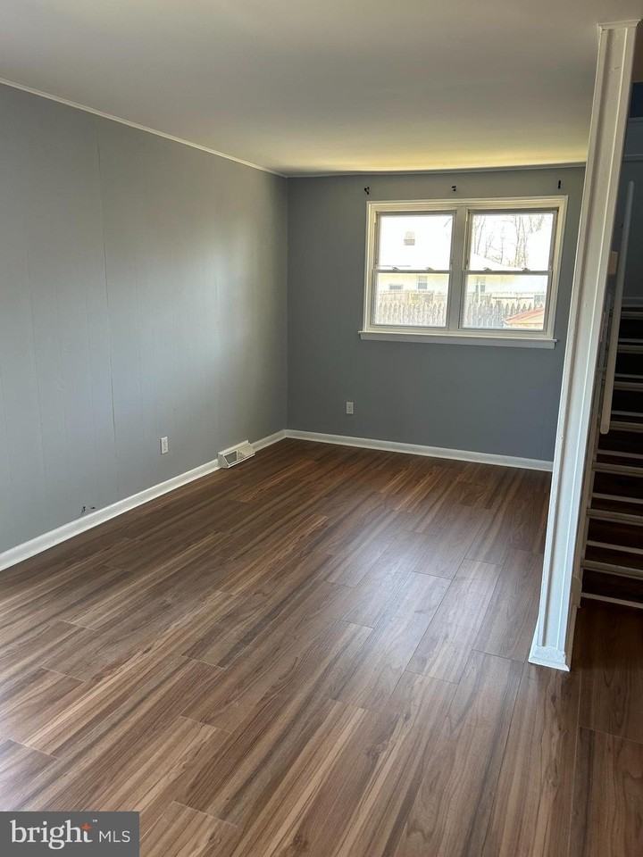 316 Almonesson Rd Apt B - Photo 4 of 11