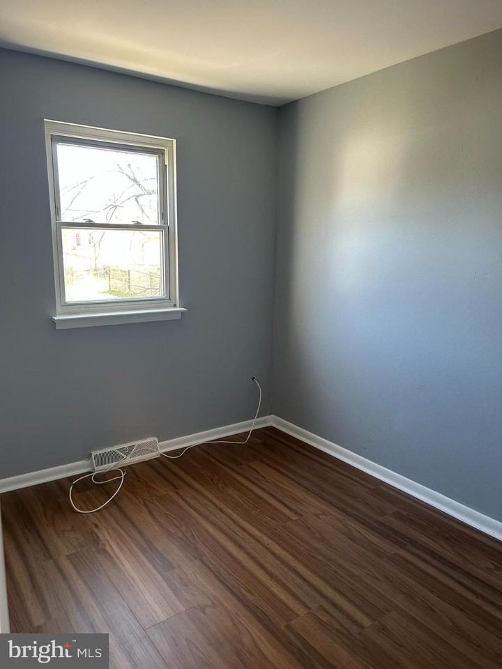 316 Almonesson Rd Apt B - Photo 6 of 11