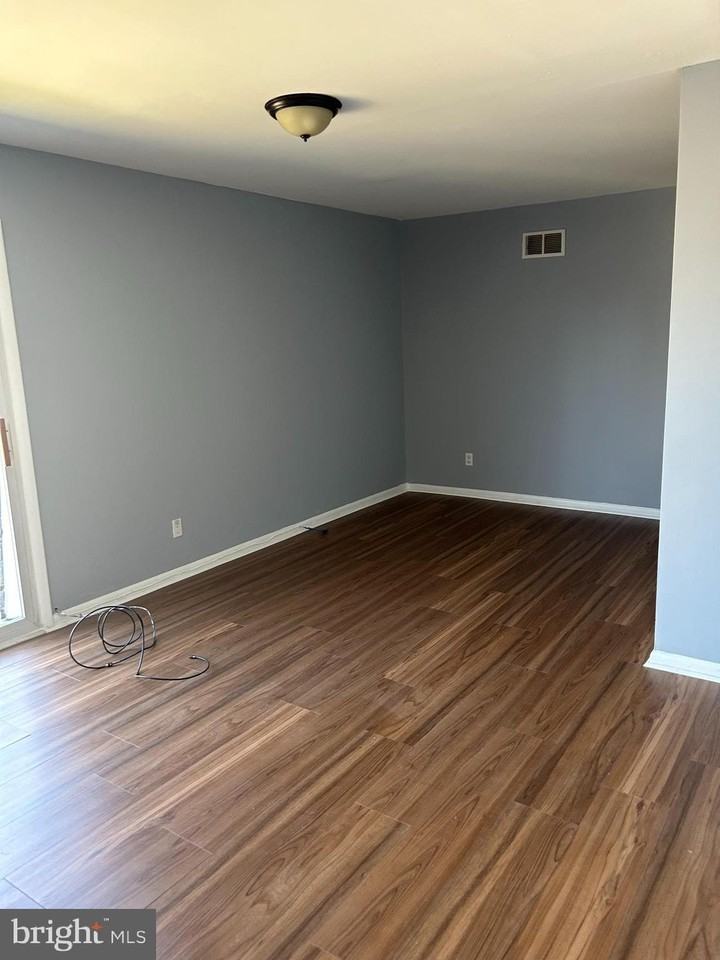 316 Almonesson Rd Apt B - Photo 7 of 11