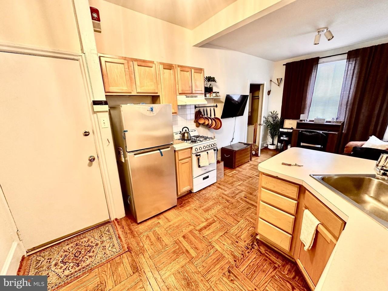 4253 Ridge Ave #2R - Photo 4 of 10
