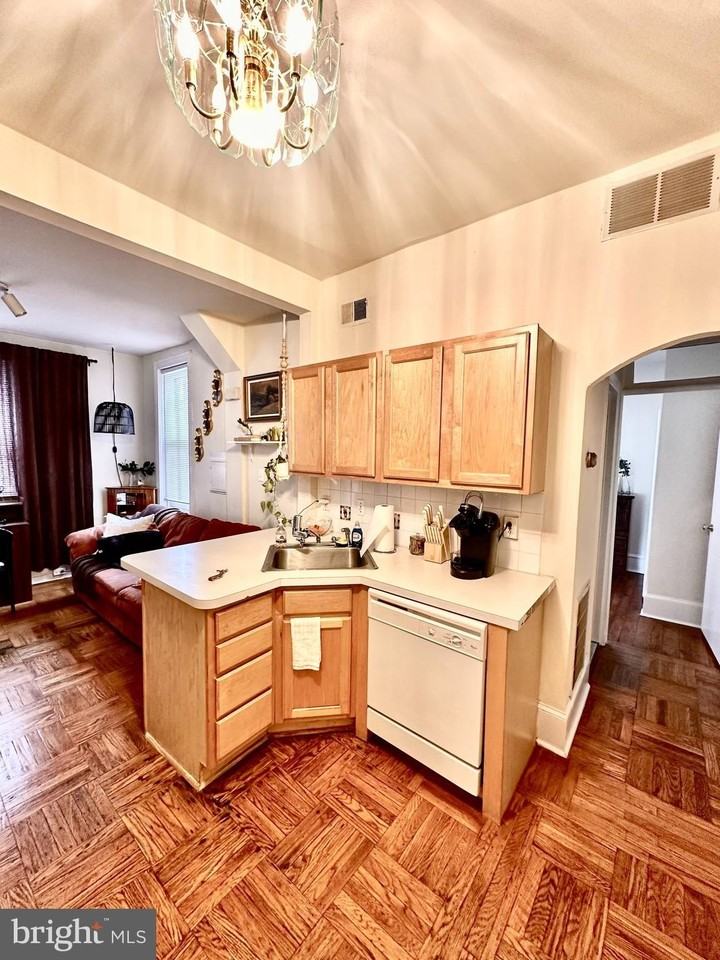 4253 Ridge Ave #2R - Photo 5 of 10
